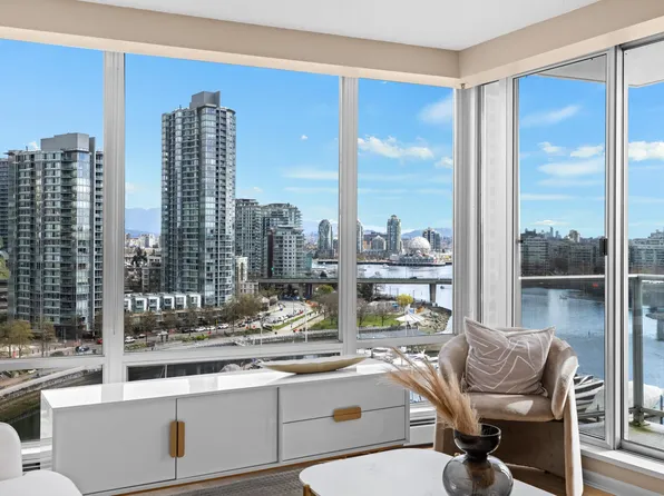 1228 Marinaside Cres #1601, Vancouver, BC V6Z 2W4