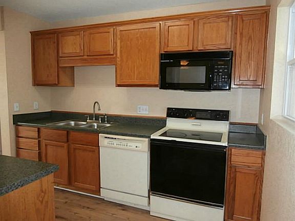3rd image of 7310 Starcrest Rd