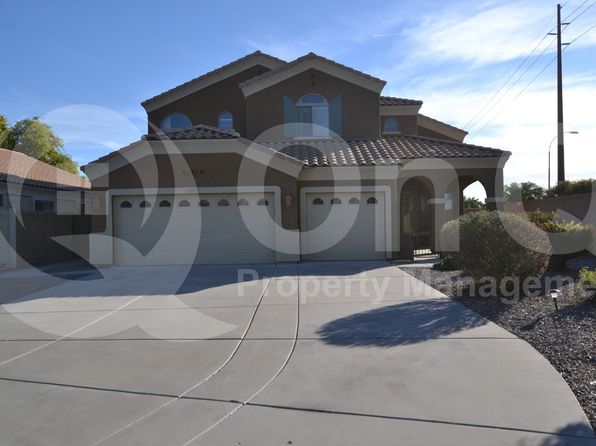 2017 E Carob Dr