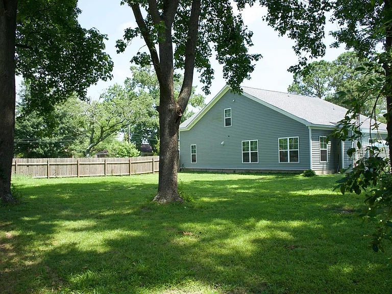 121 Matt Ln — Photo 17