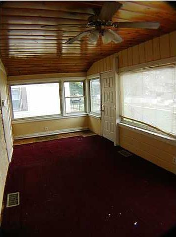 2nd image of 132 Colrain St SE