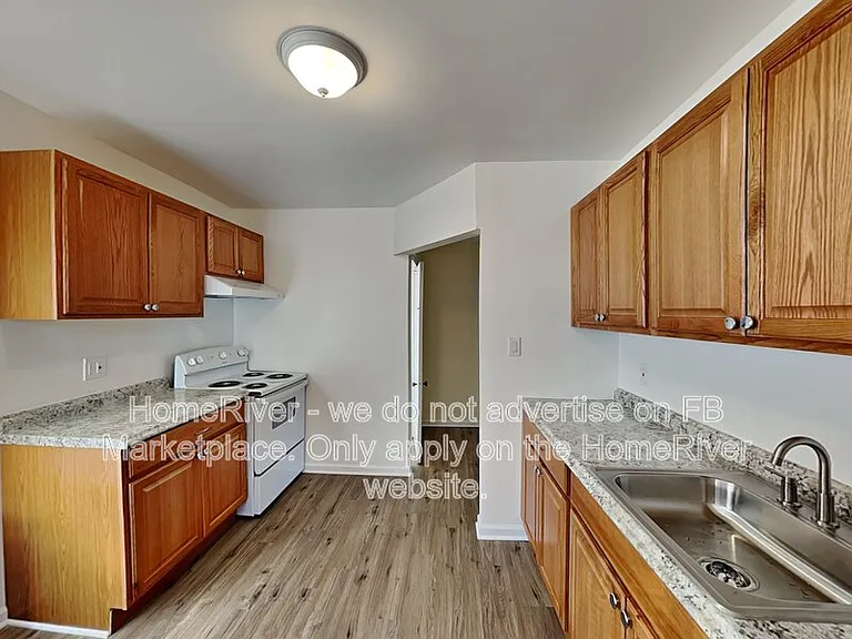 289 Hilton Ave — Photo 6