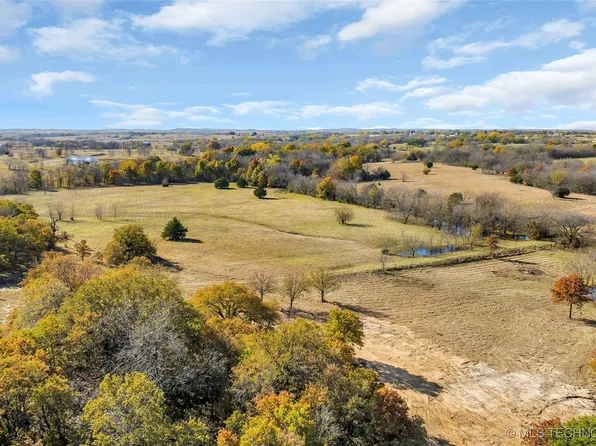 4 E County Road 1720, Elmore City, OK 73433