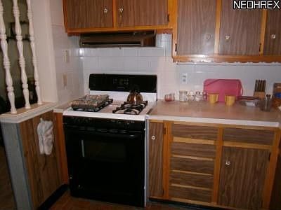 5th image of 1735 Lealand Ave