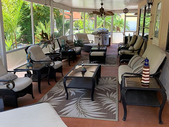Large screened in Lania