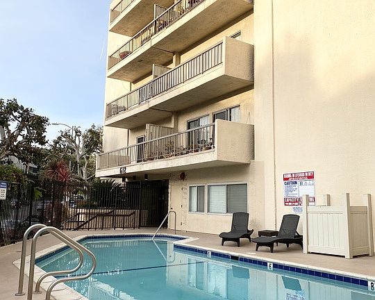 2nd image of 622 S Barrington Ave APT 102