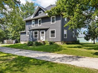 945 Garfield Ave, Tipton, IA 52772