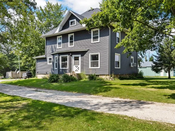 945 Garfield Ave, Tipton, IA 52772