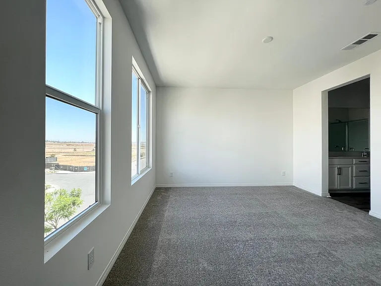 207 Merit — Photo 33
