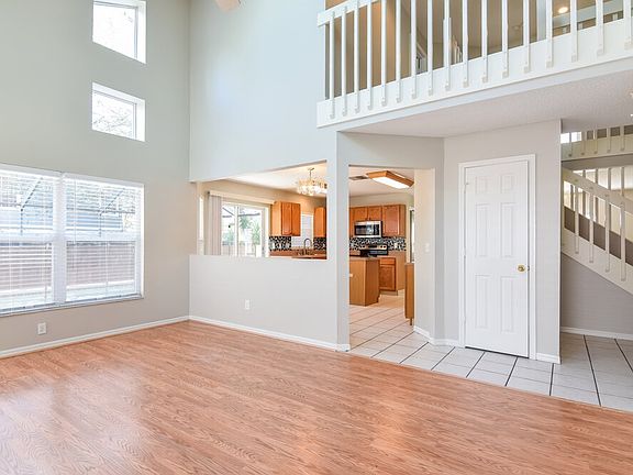 4th image of 2321 Lyncrest Ct