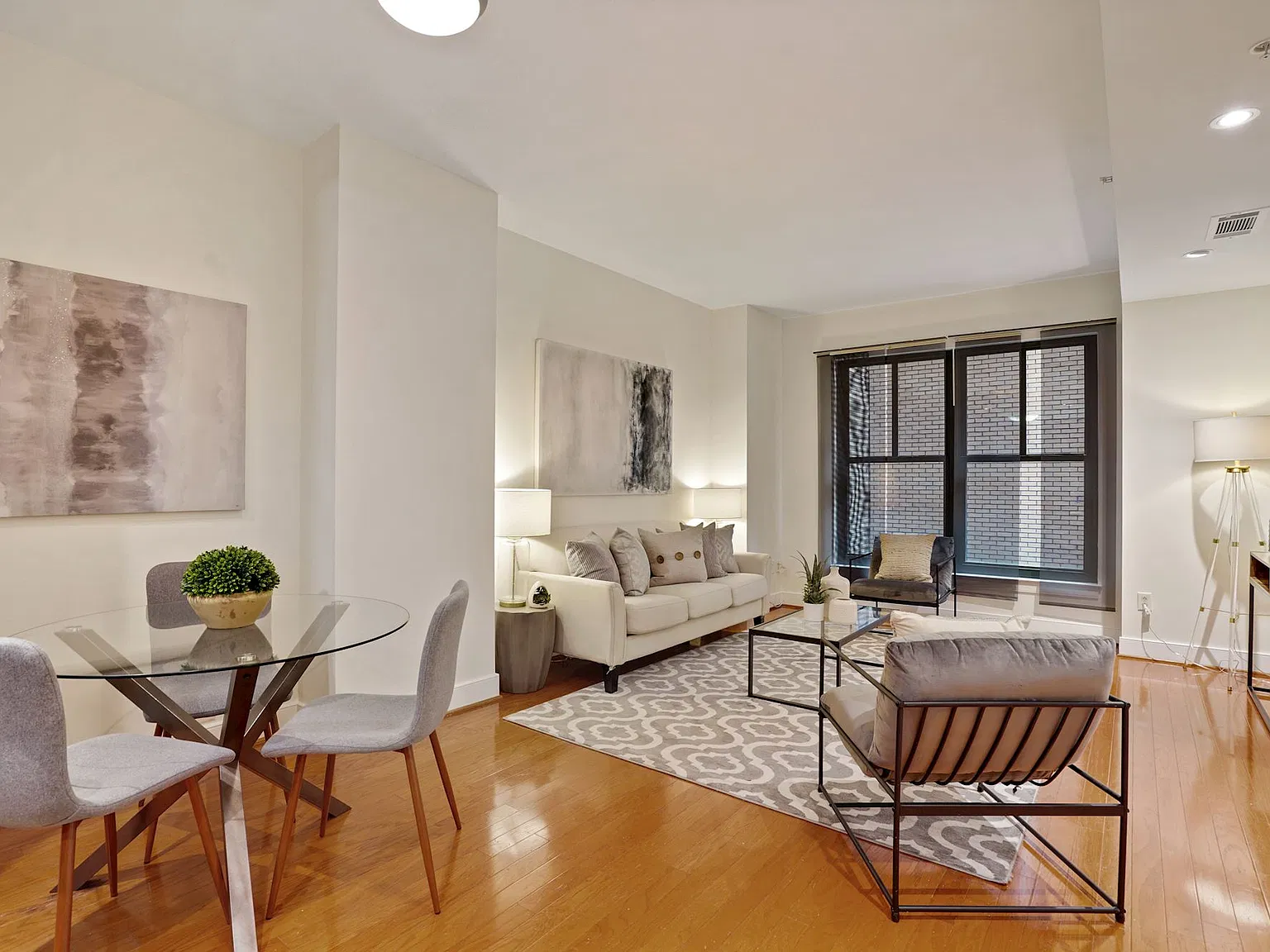 2 bed, 1.5 bath, 905 sqft, $3,200 — Photo 4
