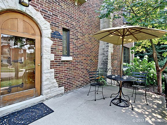 3rd image of 1204 N Columbian Ave