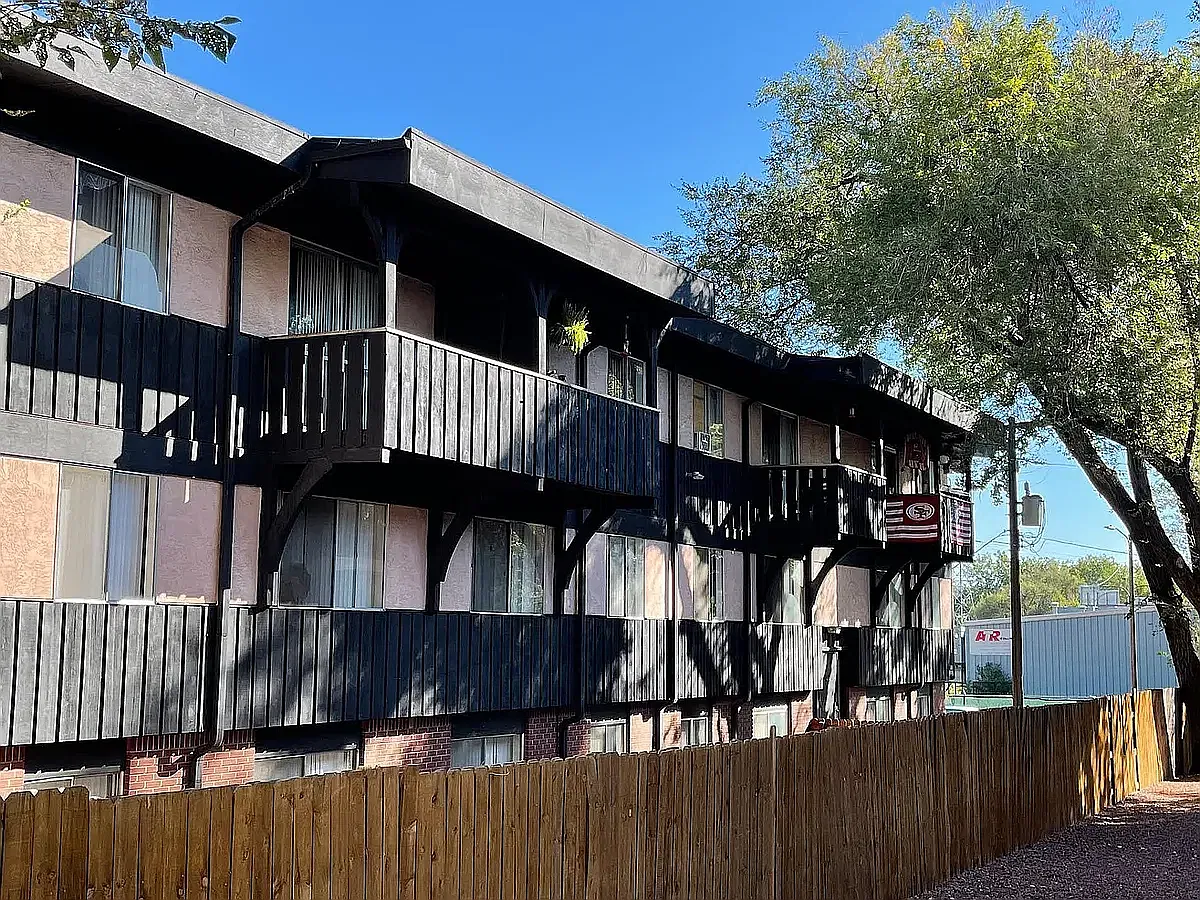 Applewood Apartments — Photo 3