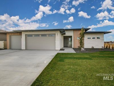 591 N Creekwater Ave, Eagle, ID, 83616