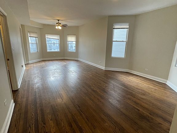 4th image of 2950 N Avers Ave #1