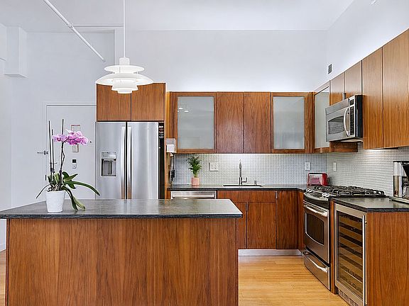 3rd image of 365 Bridge St #80