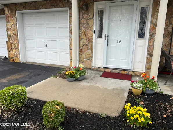 16 Dutch Lane, Hazlet, NJ 07730