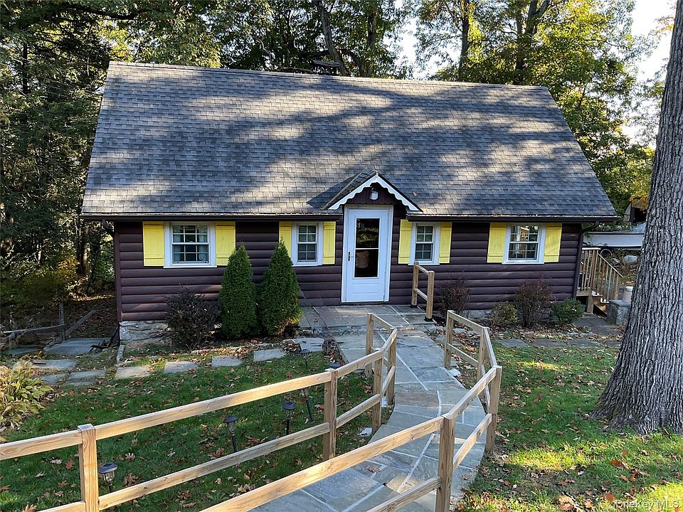 1st image of 32 Crest Drive