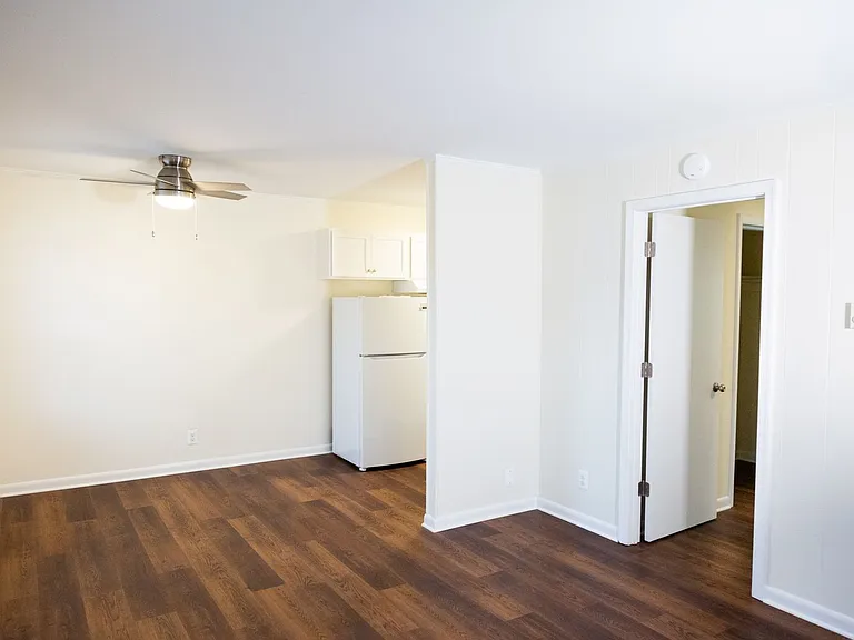 1102 Leonard St — Photo 9