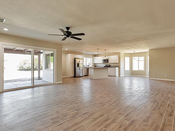 3rd image of 6616 W Mercer Ln