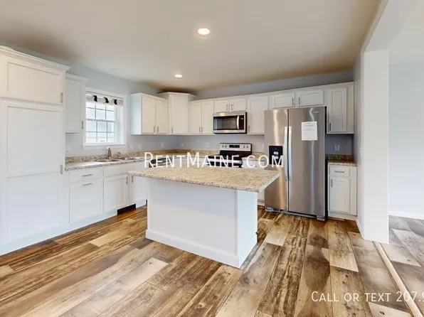 110 Rocky Ridge Dr APT 8, Bangor, ME 04401