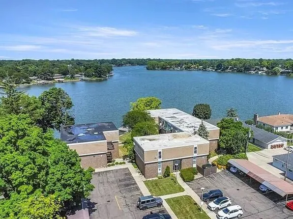 250 N Liberty St APT 204, Belleville, MI 48111