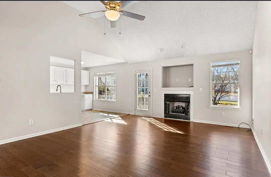 3 bed, 1589 sqft, $2,100 — Photo 2