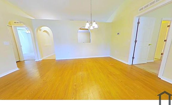 4th image of 1210 Jayhil Dr