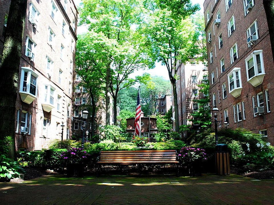 1st image of 117-01 Park Ln S APT D2e