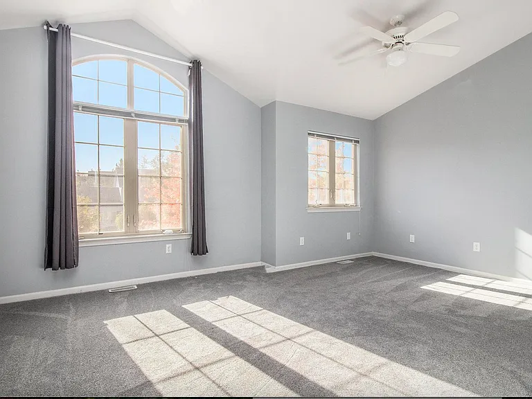 5974 Versailles Ave — Photo 23