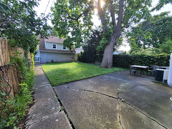 2nd image of 1146 Lakepointe St