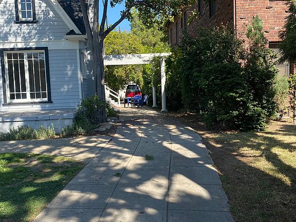 2nd image of 1147 Huntington Dr