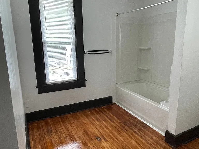 41 Clarendon St #2 — Photo 4