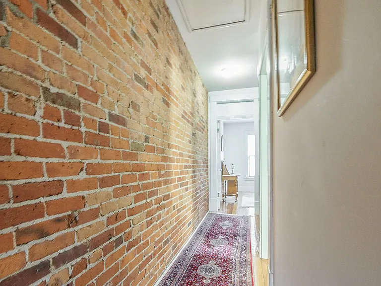 Unique 2 Bedroom in German Village — Photo 32