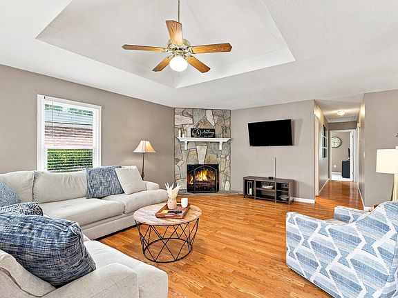 4th image of 110 Tollgate Ct
