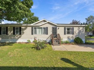 28034 Charlemagne St, Romulus, MI 48174