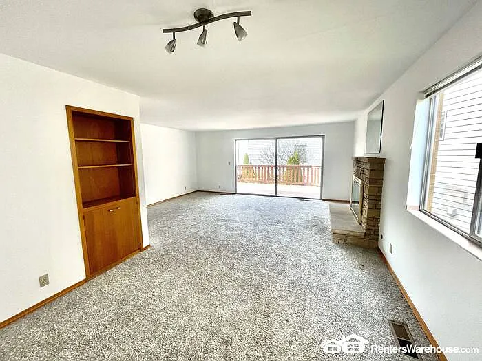 5019 44th Ave NE — Photo 8