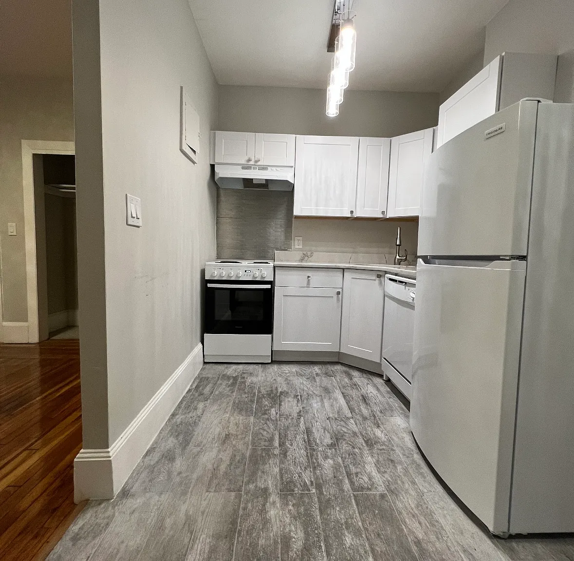 Studio, 400 sqft, $2,600 — Photo 2