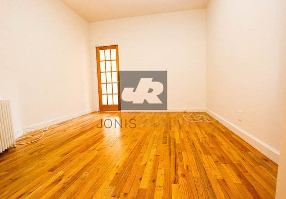 4th image of 223 E 85th St APT 27