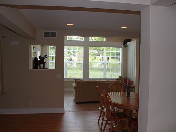 4th image of 2426 Lakefront Dr