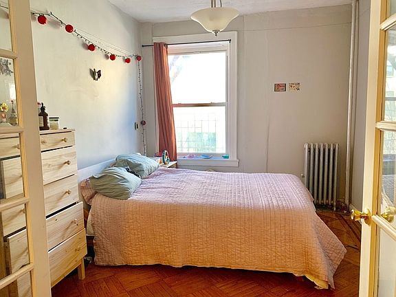 3rd image of 552 Lincoln Pl APT H