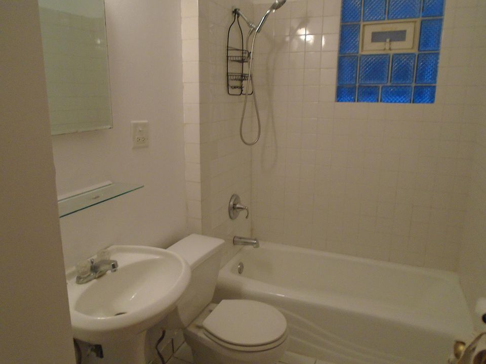 1st image of 2132 W Melrose St #1