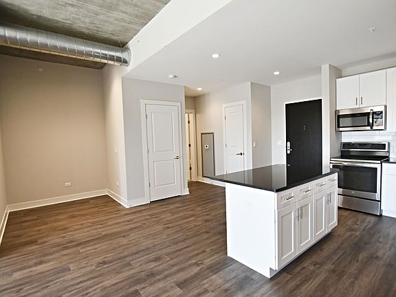 3rd image of 3817-45 N Broadway St #3833-409