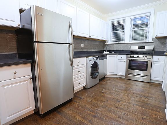 3rd image of 3817.5 N Greenview Ave #E3