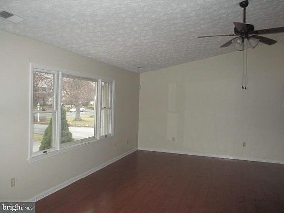 4th image of 236 Nightingale Ave