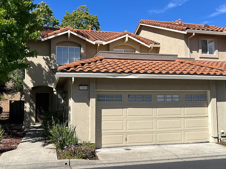 20000 Summercrest Dr — Photo 1