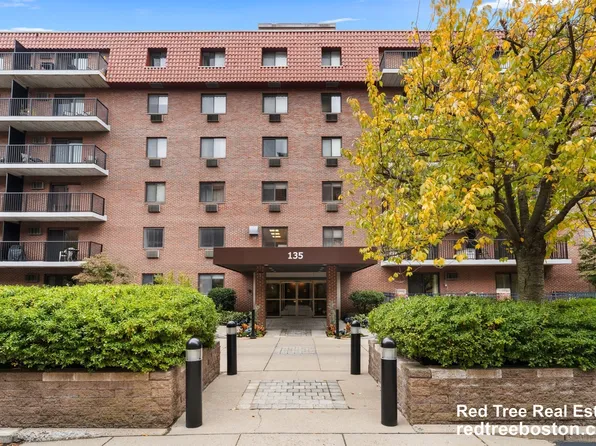135 Pleasant St, Brookline, MA