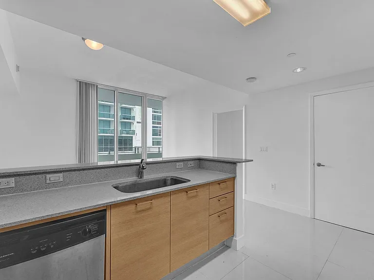 350 NE 24th St #509 — Photo 39