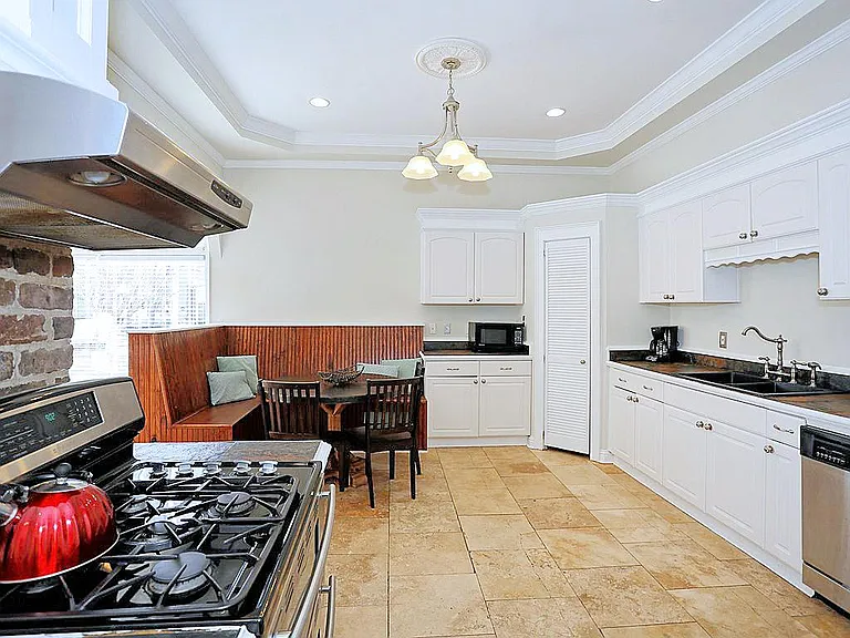 415 E Gordon St — Photo 13