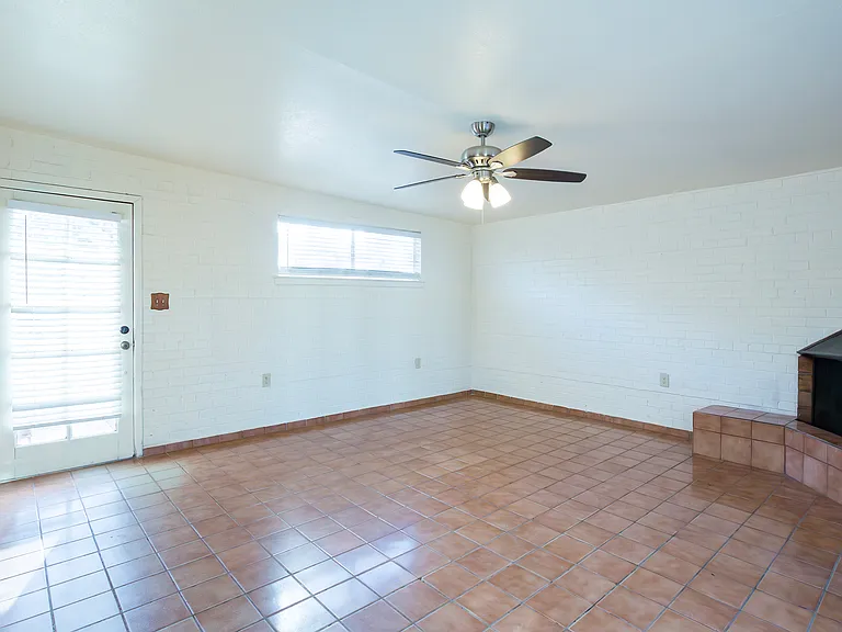 535 N Cimarron St — Photo 15
